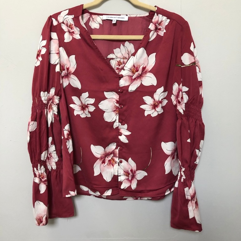 floral print blouse w/ smocked sleeves